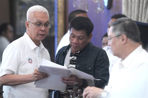 Duterte signs EO for 8888 citizen complaint center.